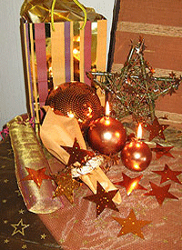 red-orange-gold-christmas-candles-table-decoration-ideas