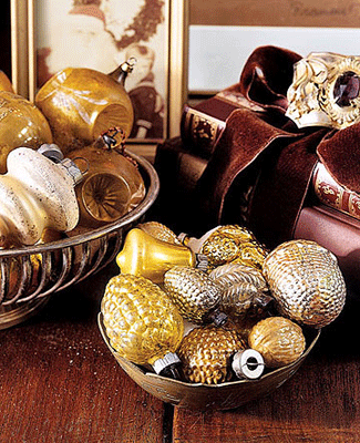Gold And White Christmas Table Decorations stylish christmas decor, gold and white color scheme Gold And White Christmas Table Decorations stylish christmas decor, gold and white color scheme