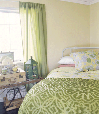 Bedroom Houses  Rent on Green Window Curtains And Bedding  Small Bedroom Decorating Ideas