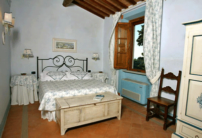  Tuscan-home-decorating-ideas-bedroom-designs-blue-color 