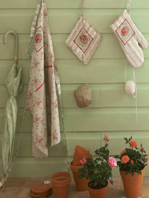 wall-decoration-ideas-floral fabric Flower Rose