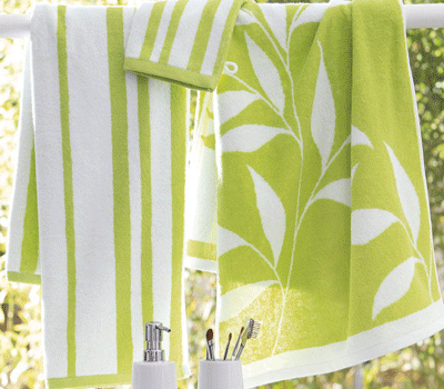 Bathroom Styles on Bathroom Decor  White Green Towels With Leaves Motif For Eco Style
