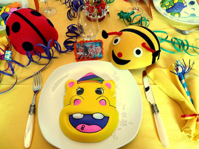  table-setting-kids-party-ideas-Mardi Gras Mask 