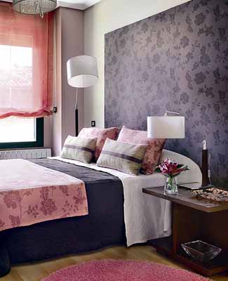 Bright Bedroom Wall Decoration with Modern Wallpaper