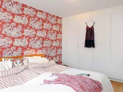 red-pink-wallpaper-modern interior design trends