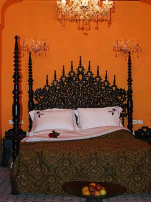 Moroccan bed headbosts-red-wall-color