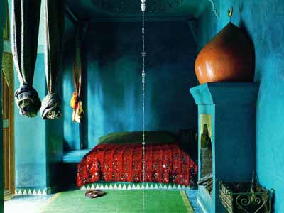 blue-paint-Moroccan-room color-interior-design