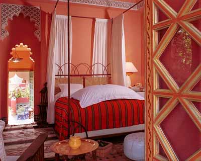 Moroccan-style bedroom design-white-red-color
