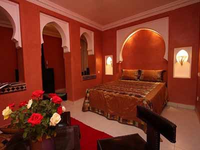 Moroccan Room Decoration Ideas red wall -Paint