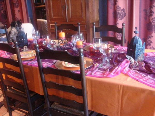 moroccan style table decoration in orange and pink colors