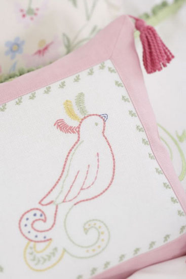 bird decorations in white-pink colors for kids room decorating