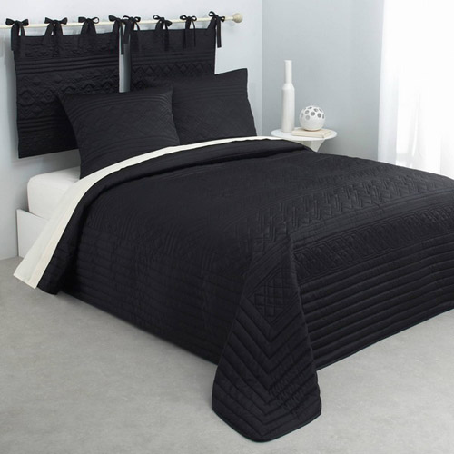 black and whte bedding sets are modern bedding trends