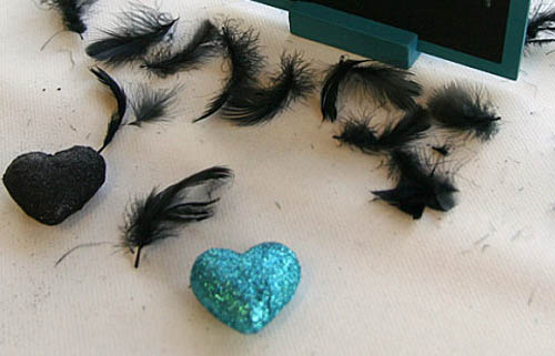 black feathers and hearts decorations in turquoise color