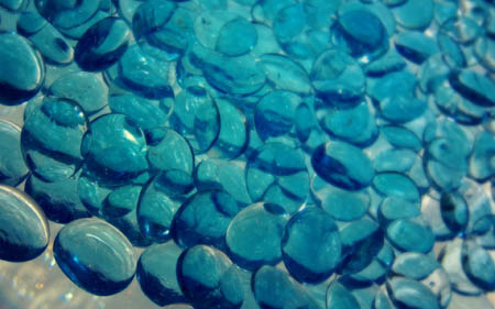 blue decorative pebbles add turquoise color to table decoration