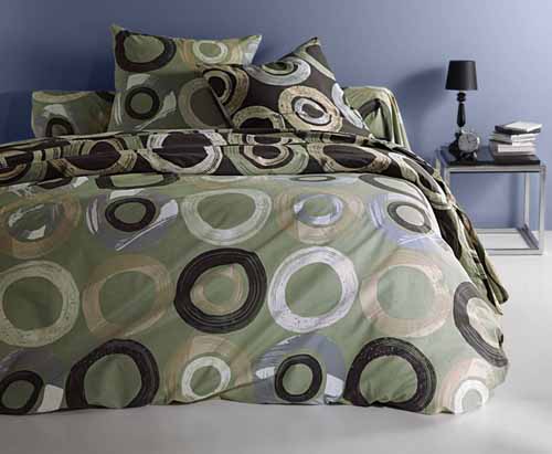  Gray-green bedding sets with rings and circles are modern bedroom interior trends 