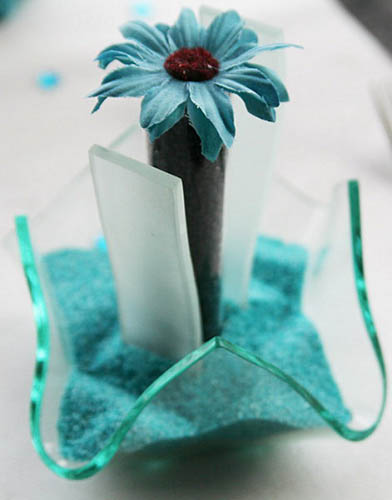 table centerpiece ideas in turquoise color with glass vase and glass beads