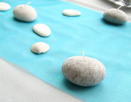 Cyan color for table decoration with river pebbles candles