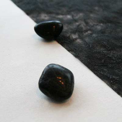 black decorative pebbles are interesting table decorations and centerpiece ideas