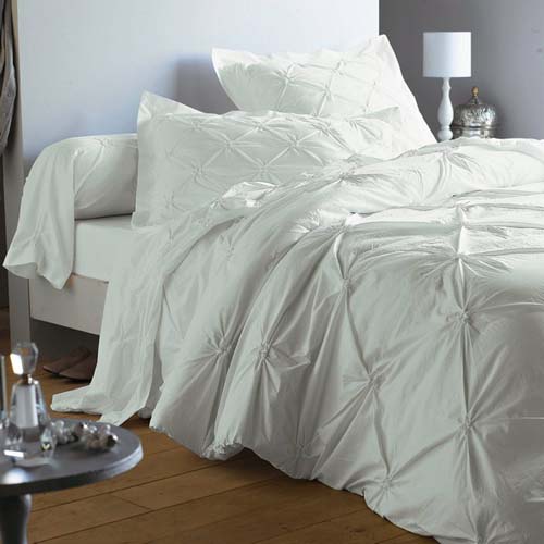white-bedding sets are modern bedroom decor ideas