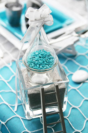 white river stones and beach gravel for table decoration in white and turquoise colors