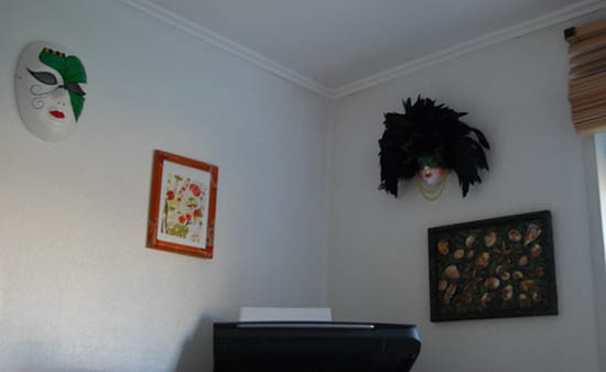 modern interior decoration and wall decor ideas with Venetian masks