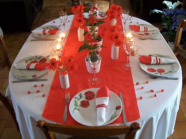 red poppies for floral centerpieces and bright Table Decoration Ideas