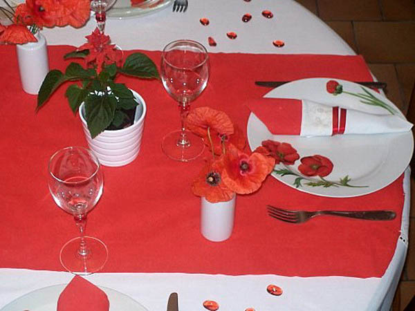 Centerpiece Flowers Creative Idea Orange Poppy Flower Table Decorations Near White Plate And Cup Red Roses