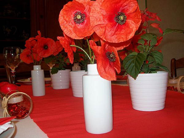red poppies for table decoration ideas
