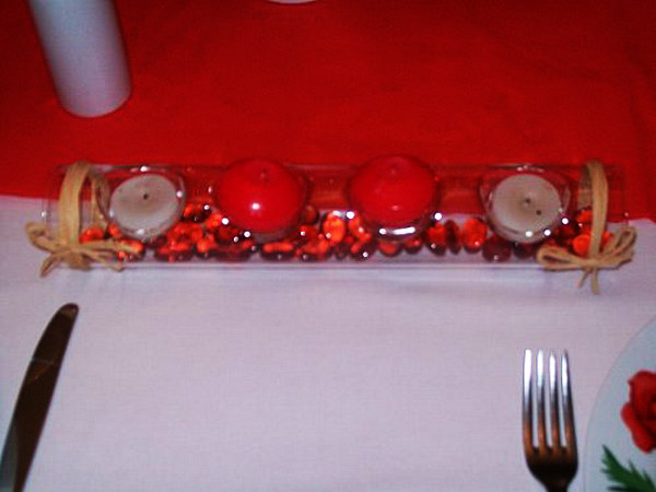 red and white color combination and table decorating ideas with white and red candles