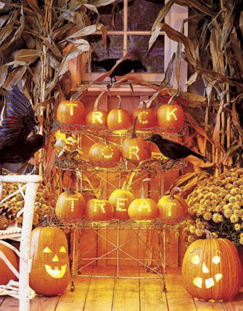 creative halloween decorations and ideas with pumpkins fall flowers and corn stalks in country style - Halloween Corn Stalks creative halloween decorations and ideas with pumpkins fall flowers and corn stalks in country style - Halloween Corn Stalks