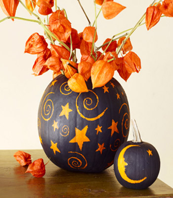 black and orange color combination for pumpkin and flower centerpiece ideas with carved stars