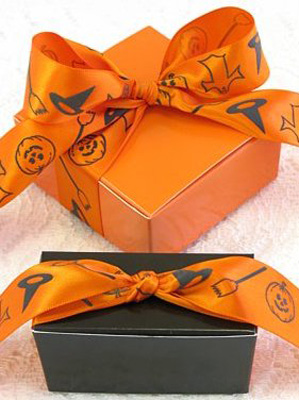 Halloween decorations and ideas for gift boxes, inspired by orange pumpkins