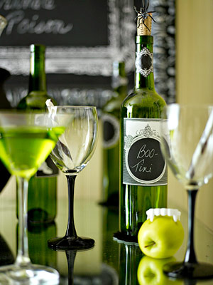 green drinks and apples for Halloween party table decor