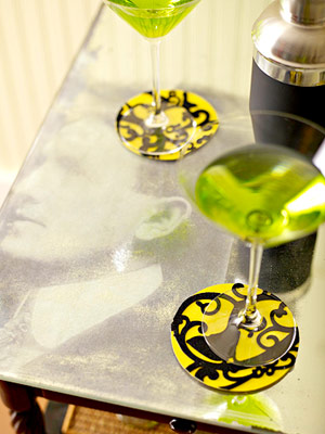 green drinks for Halloween party table decoration