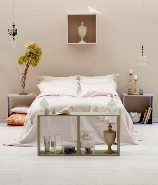 light bedding fabric, african decorations and indoor plants for modern bedroom decor