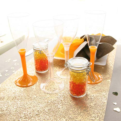 yellow and orange colors for table decorations are bright and warm decorating ideas for fall
