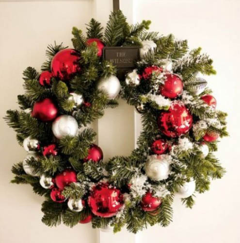  makes evergreen Christmas wreath for winter decoration 