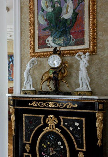 golden furniture decoration and antique clock