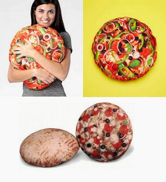 small decoratibe cushions with pizza prints