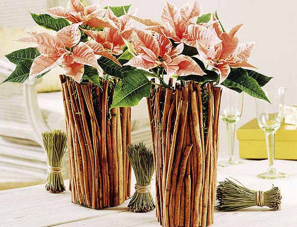 christmas table decorations with flowers and vanila sticks