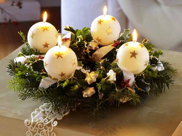 gold stars and white candle centerpiece