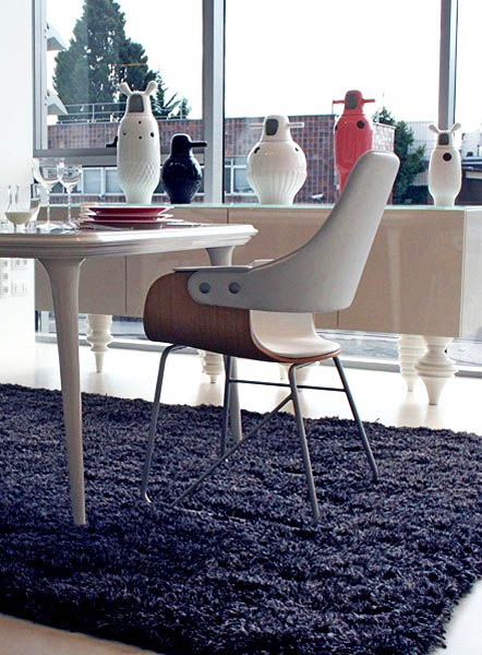 home decorating with porcelain vases