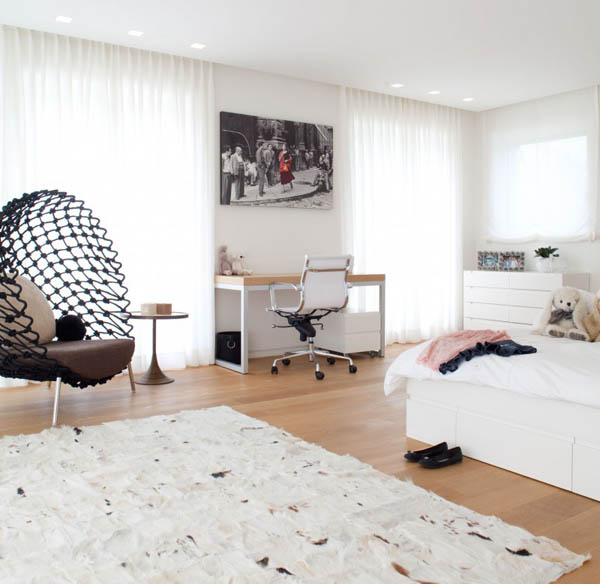 bedroom decor in white color
