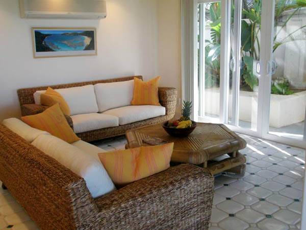 hawaiin decor and wicker furniture