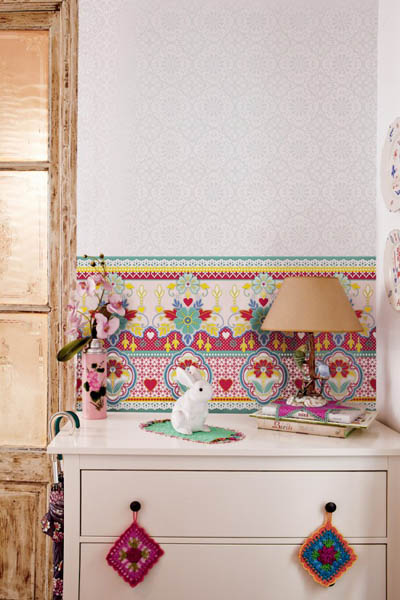 designer wallpaper border with floral patterns