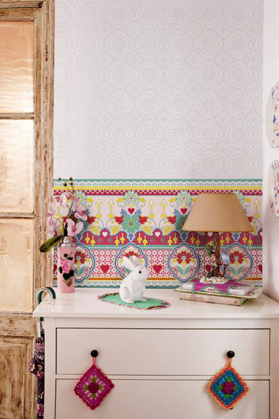 designer wallpaper border with floral patterns