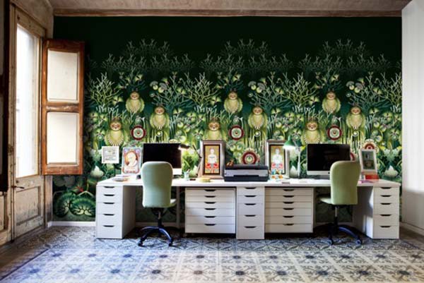 Green wallpaper pattern with floral designs