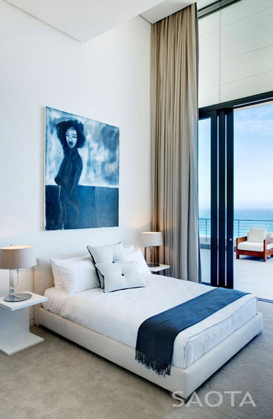 bedroom decor in white and blue colors