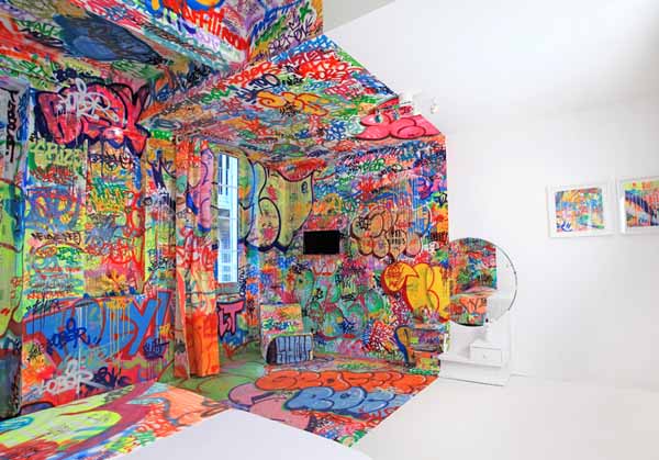 Colorful Bedroom Decorating Ideas by Graffiti Artists, Hotel Au ...