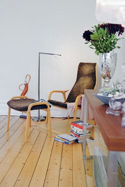  armchair and footrest with floor lamp 